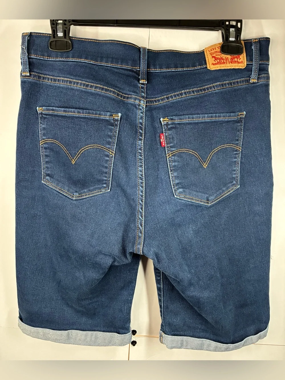 Levi’s Women’s Dark Wash Rolled Hem Bermuda Denim Shorts Size 30